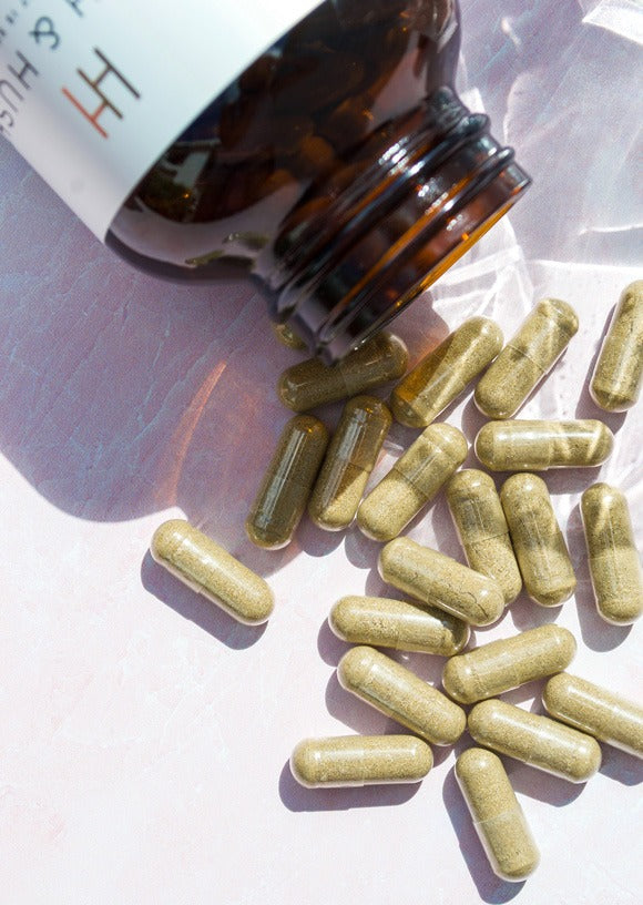 Supliment pentru ten cu tendinta acneica Hush & Hush SkinCapsule Clear+ 60 Capsule